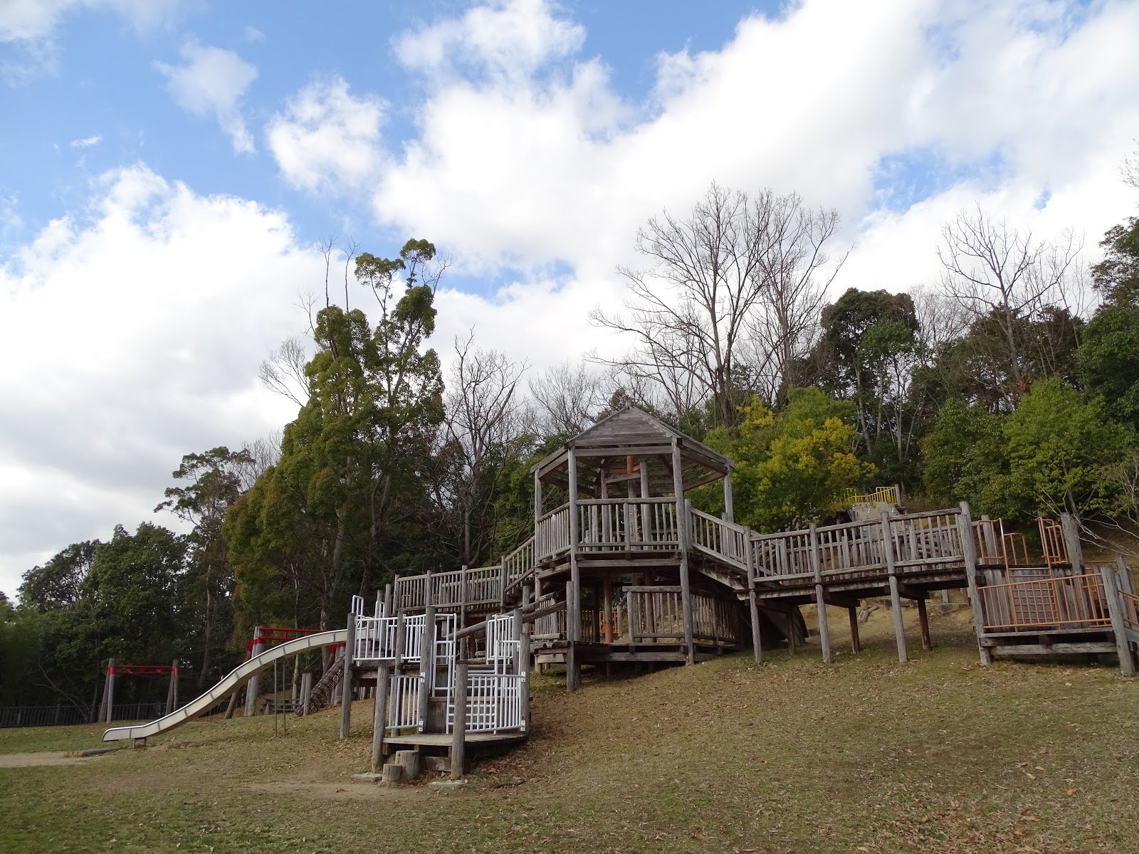 🏯 에보시 모양 공원 (에보시가타 코엔) 이미지 4